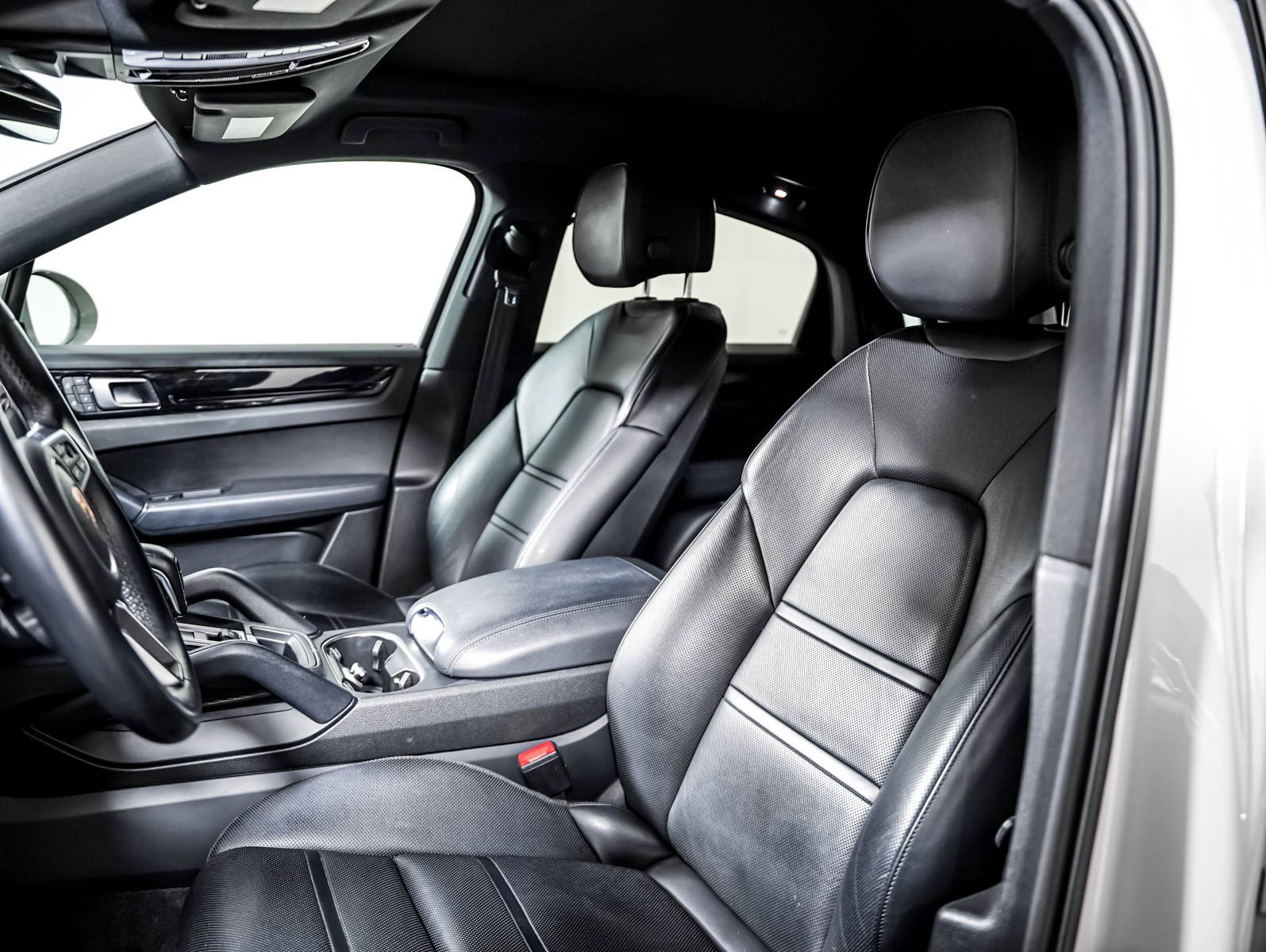 Certified Used 2023 CHALK Porsche Coupe image 5