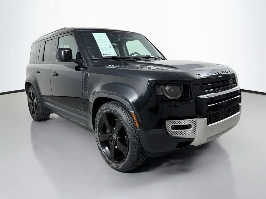 Used 2023 Black Land Rover SE image 3