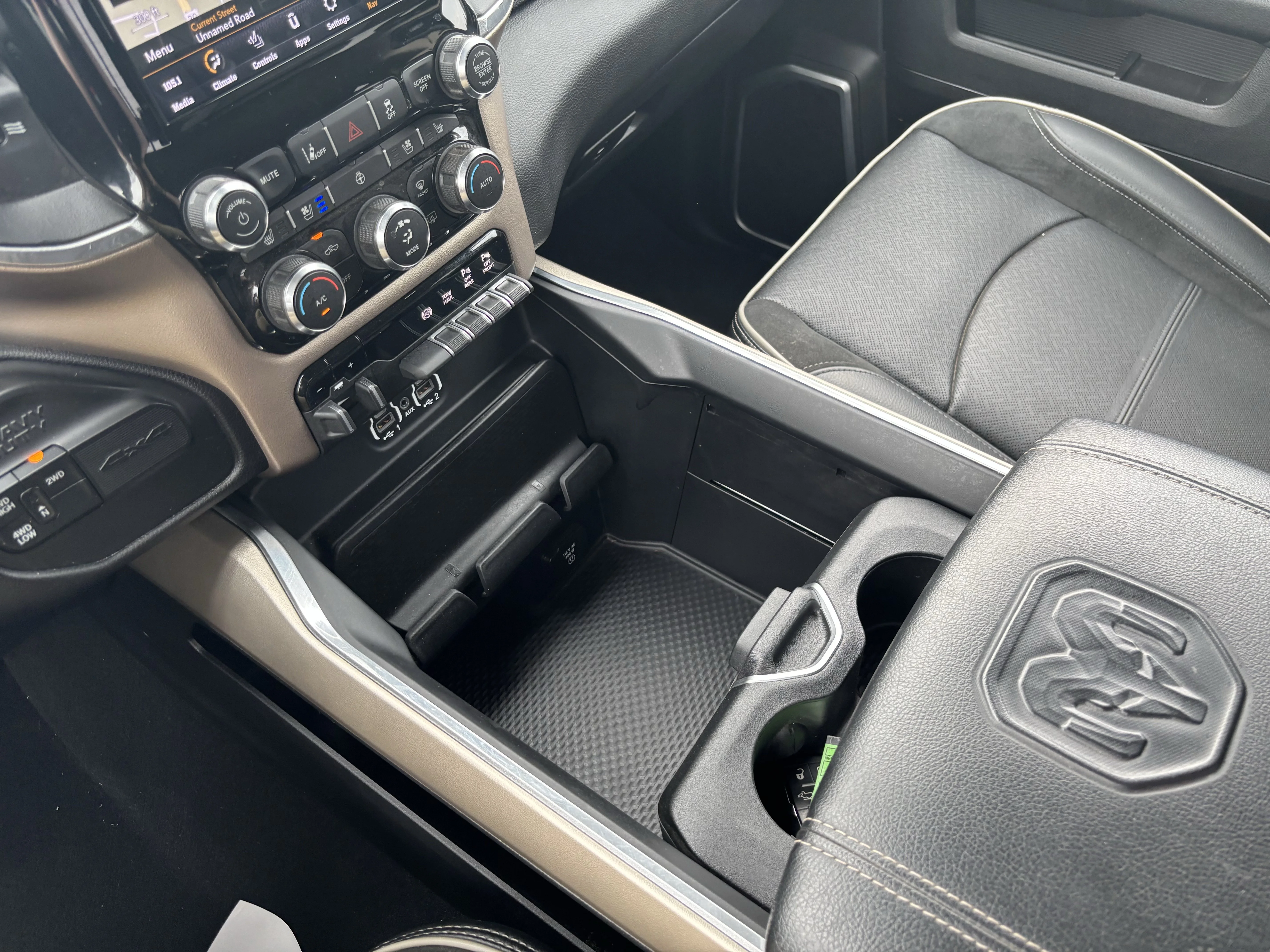 Used 2021 Granite Crystal Clearcoat Metallic Ram Laramie image 27