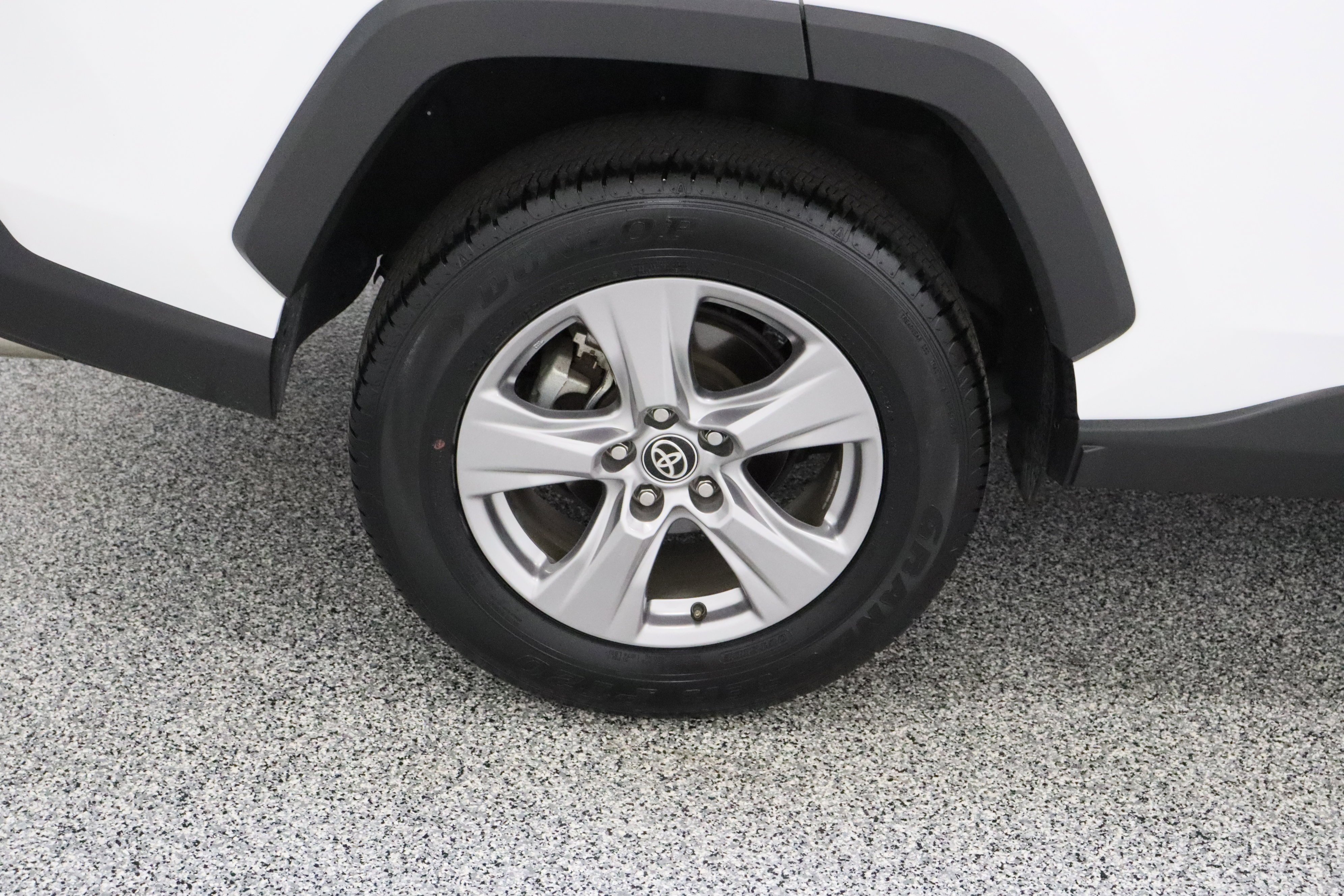 Used 2025 Ice Cap Toyota XLE 2.5L image 6