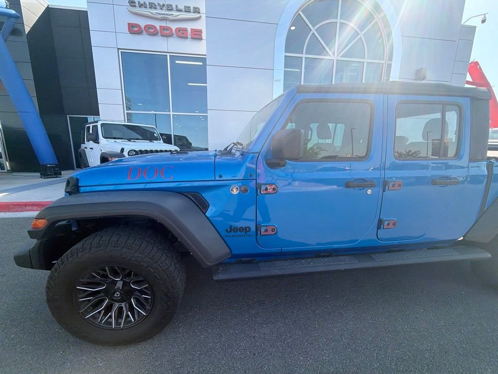 Used 2022 Blue Jeep Sport image 23