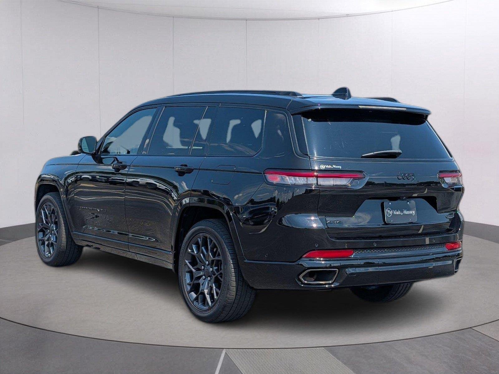 Used 2025 Diamond Black Crystal Pearlcoat Jeep Summit image 3