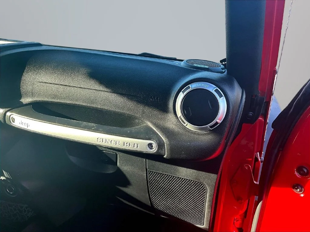 Used 2016 Red Jeep Unlimited Rubicon image 15