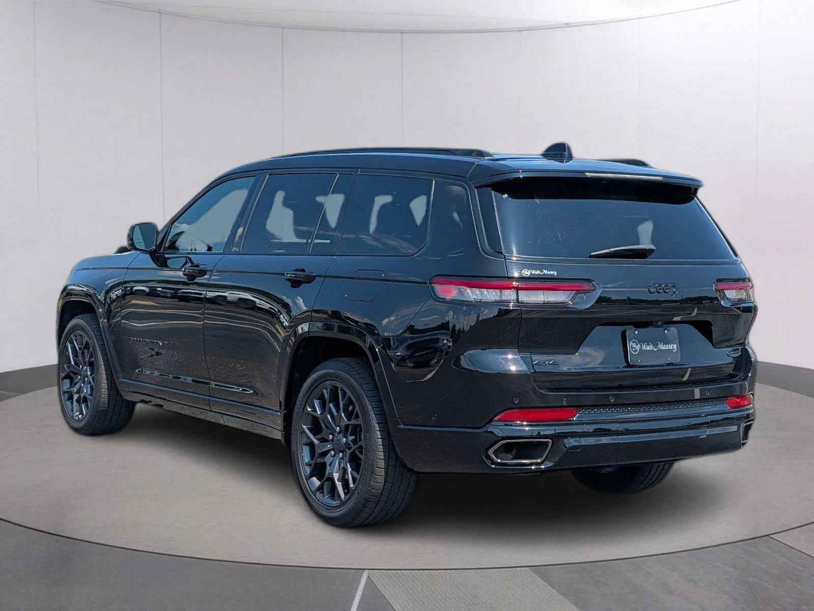 Used 2025 Diamond Black Crystal Pearlcoat Jeep Summit image 3