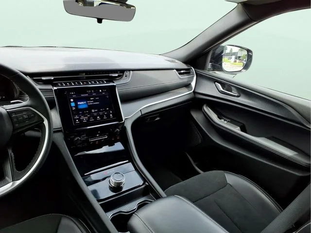 Used 2025 Black Jeep Altitude image 19