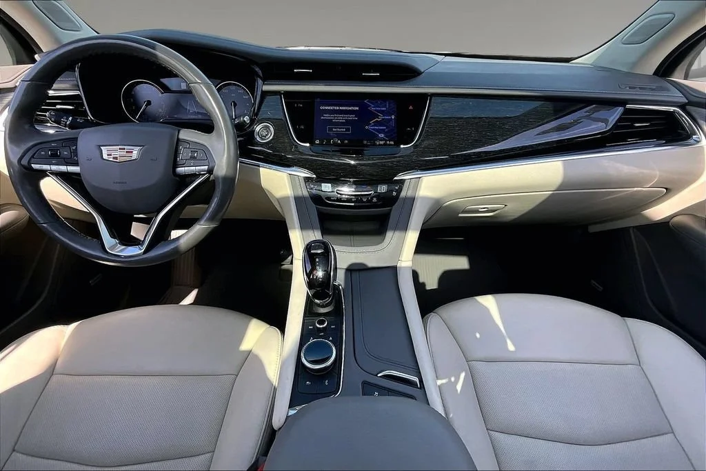 Certified Used 2023 Crystal White Tricoat Cadillac Premium Luxury image 15