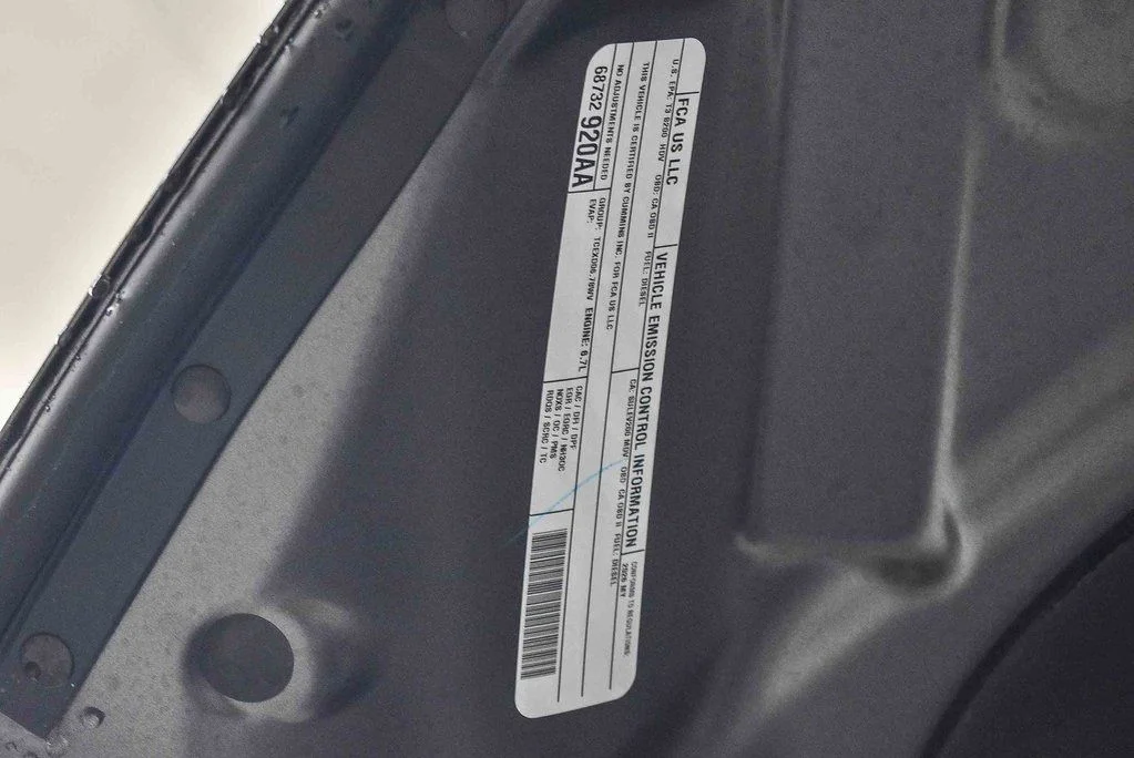 New 2026 Granite Crystal Metallic Clear-Coat Exterior Paint RAM Laramie image 24