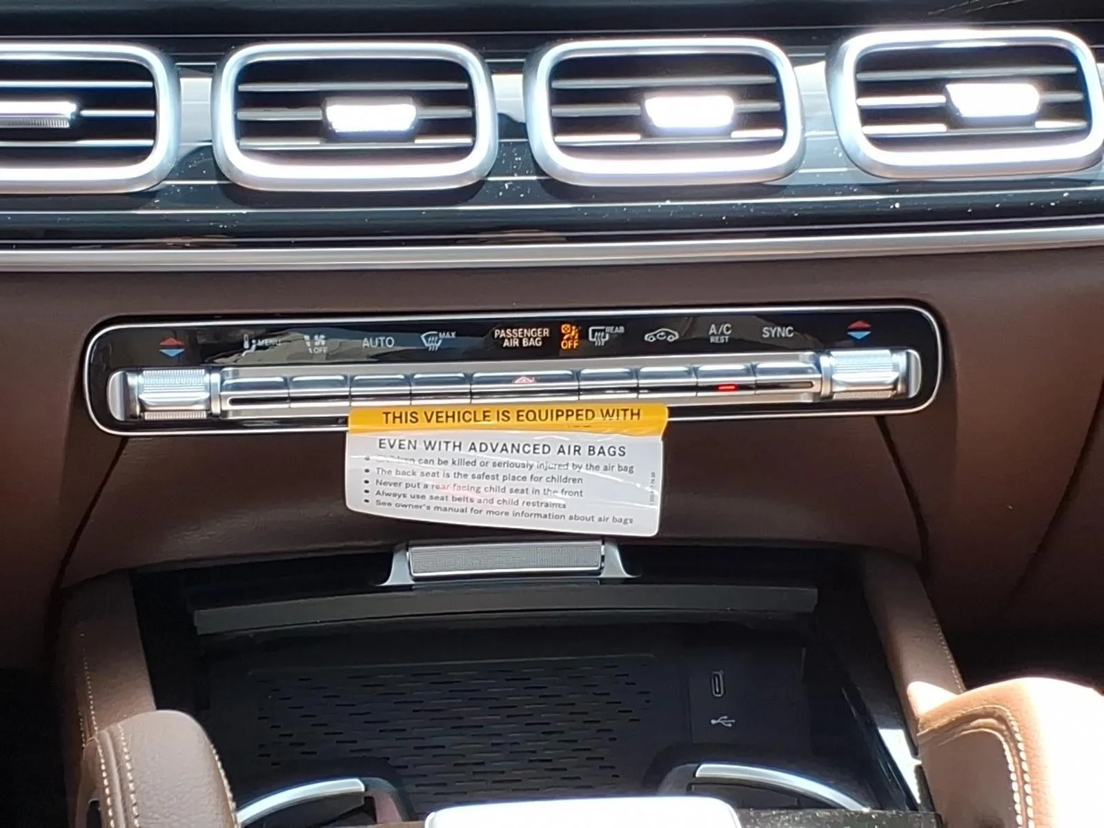 New 2026 MANUFAKTUR Ireland Mid Green Metallic Mercedes-Benz GLS 450 image 24