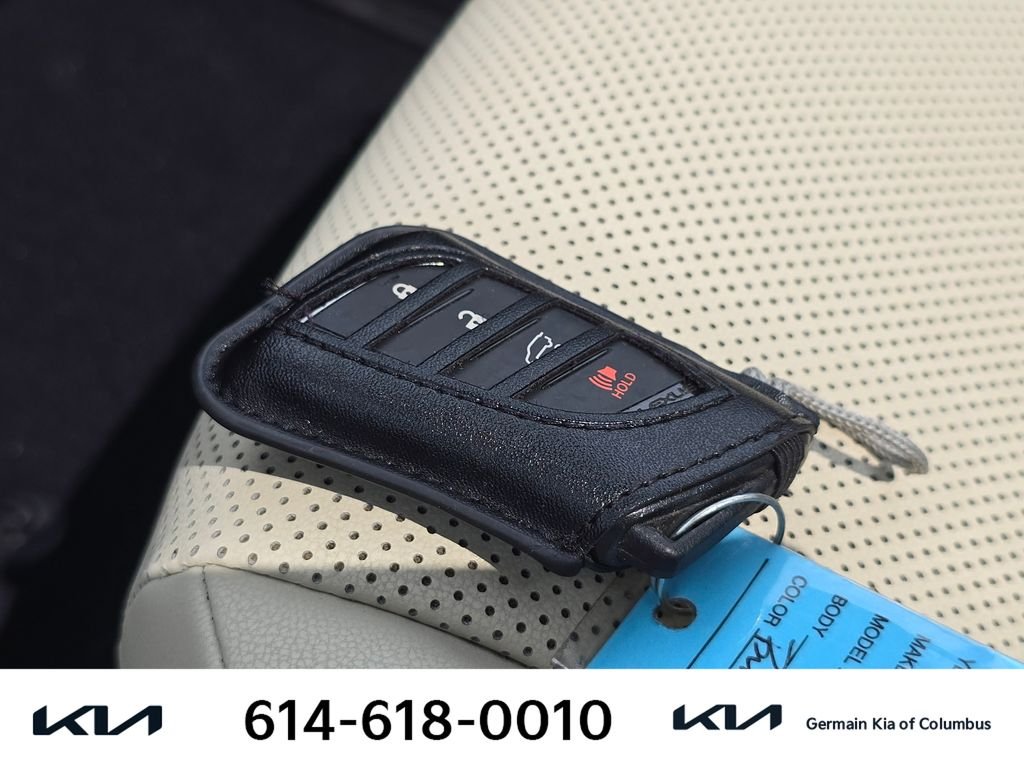 Used 2022 Black Lexus 460 image 33