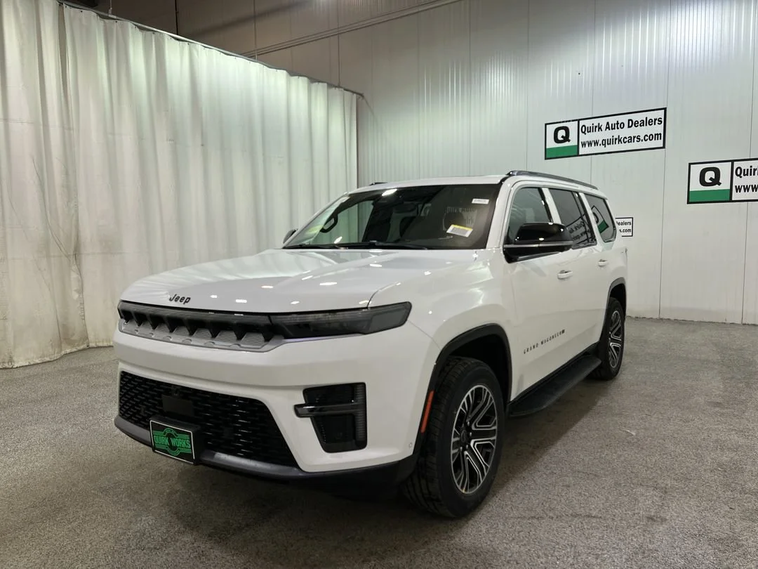 New 2026 Bright White Clear-Coat Exterior Paint Jeep BASE image 4