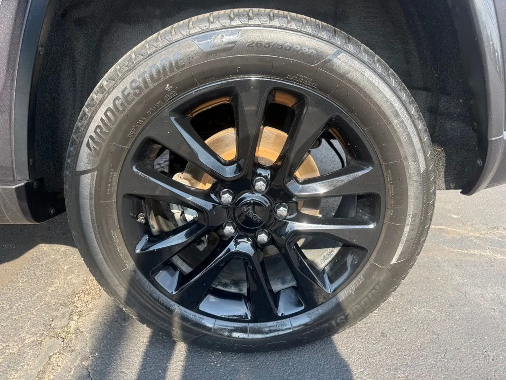 Used 2018 Gray Jeep Altitude image 31