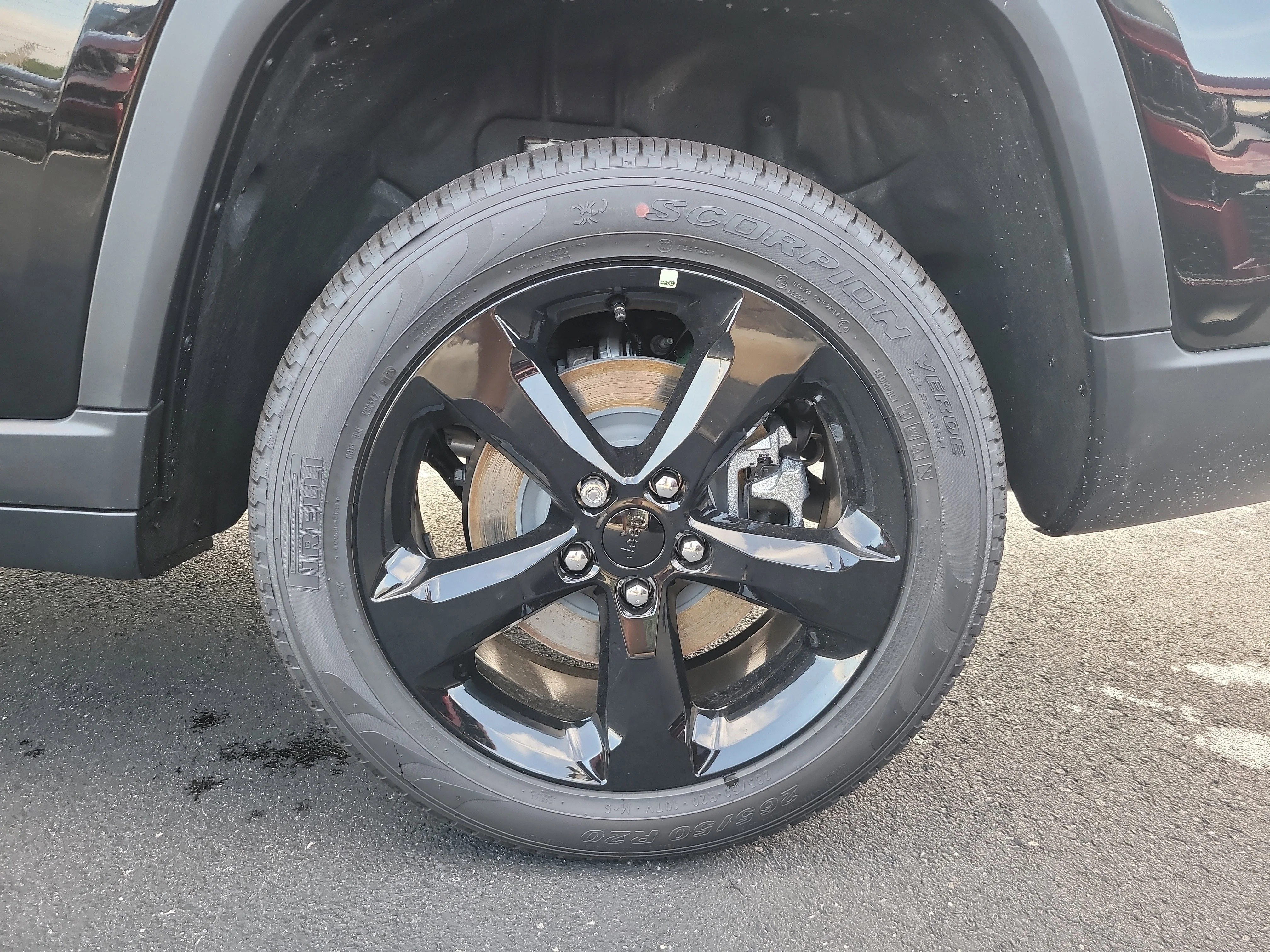 New 2026 Diamond Black Crystal Pearlcoat Jeep Limited image 9