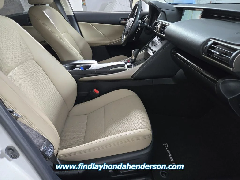 2020 Lexus IS 300 - Photo 21