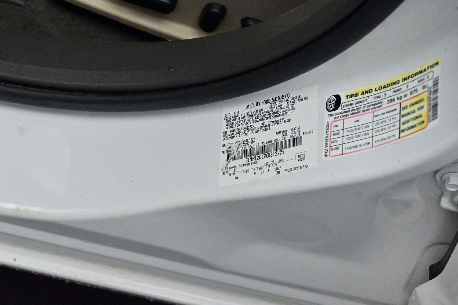 Used 2012 White Platinum Metallic Tricoat Lincoln 4dr Sdn FWD image 37
