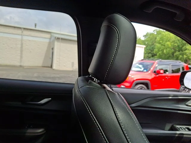 Used 2023 Black Jeep Altitude image 13