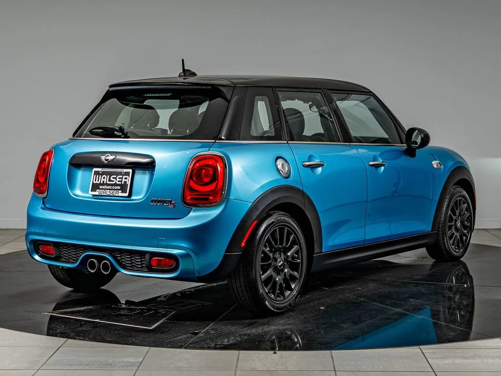 Used 2016 Electric Blue Metallic MINI  image 5
