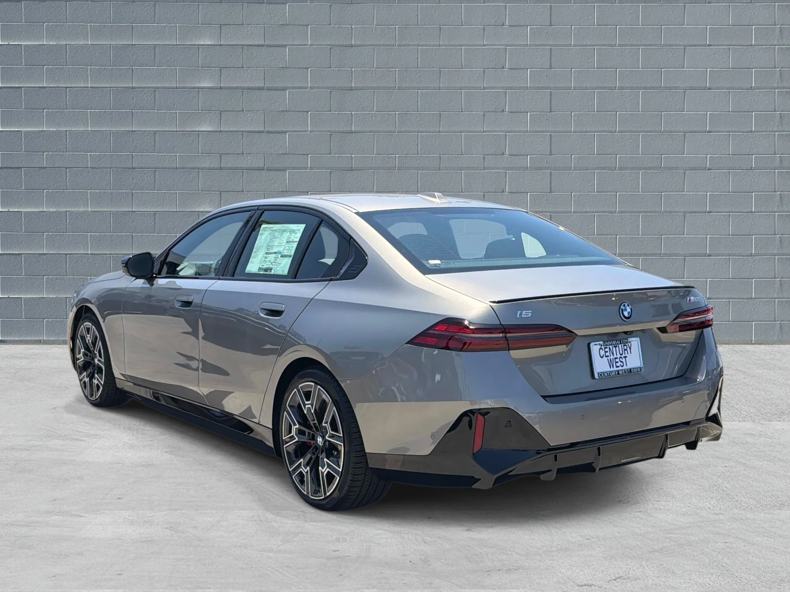New 2026 Oxide Grey Metallic BMW M60 image 3