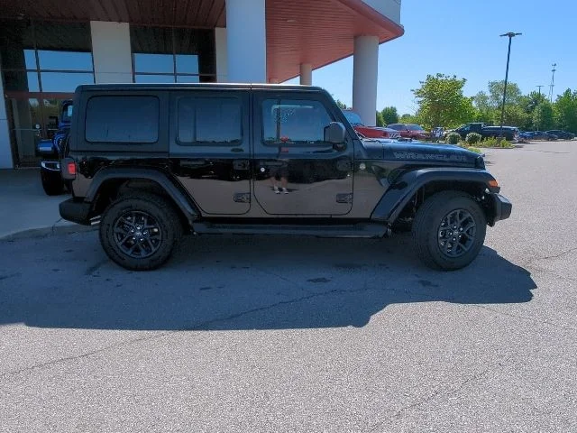 New 2026 Black Clear-Coat Exterior Paint Jeep 85th Anniversary Edition image 31