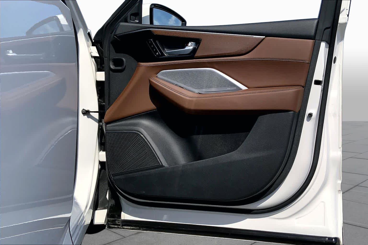 Used 2025 Platinum White Pearl Acura w/Advance Package image 22