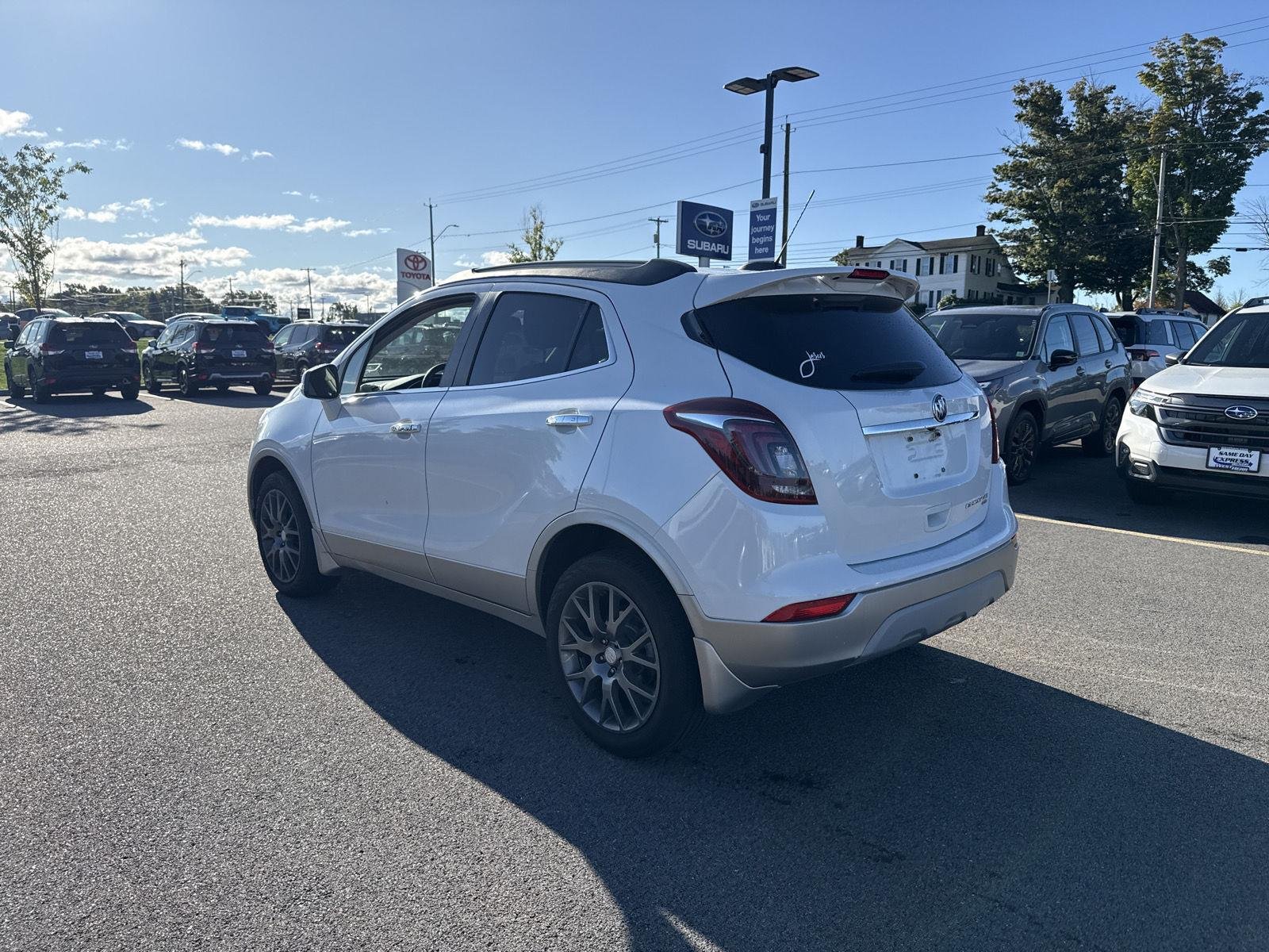Used 2019 White Frost Tricoat Buick Sport Touring image 5