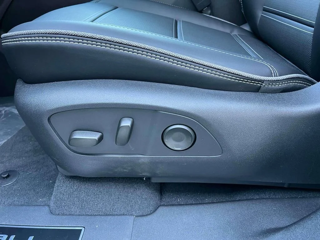 2025 GMC Sierra EV Denali - Photo 23
