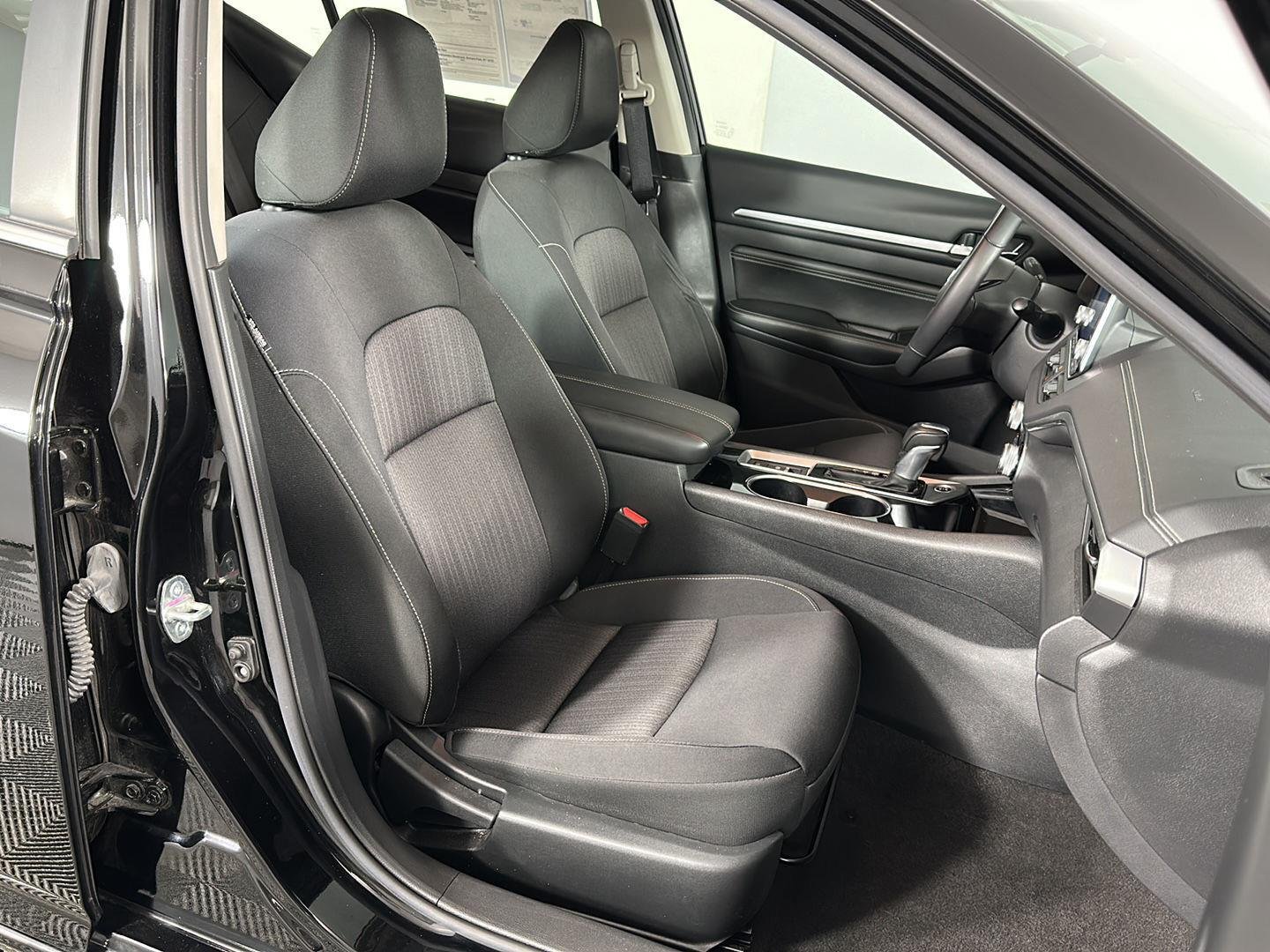 Used 2022 Super Black Nissan 2.5 SV image 26