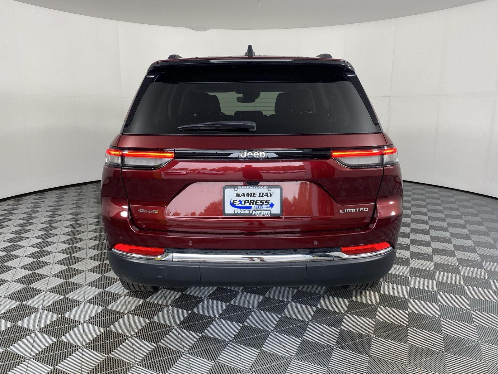 Used 2023  Jeep  image 6