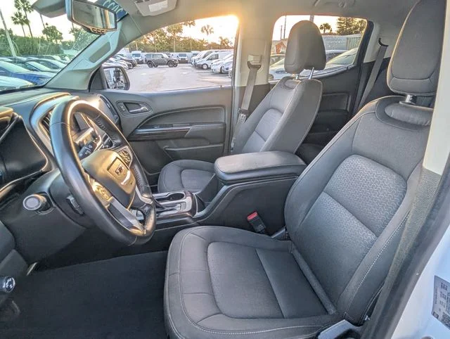 Used 2022 White GMC Elevation image 6