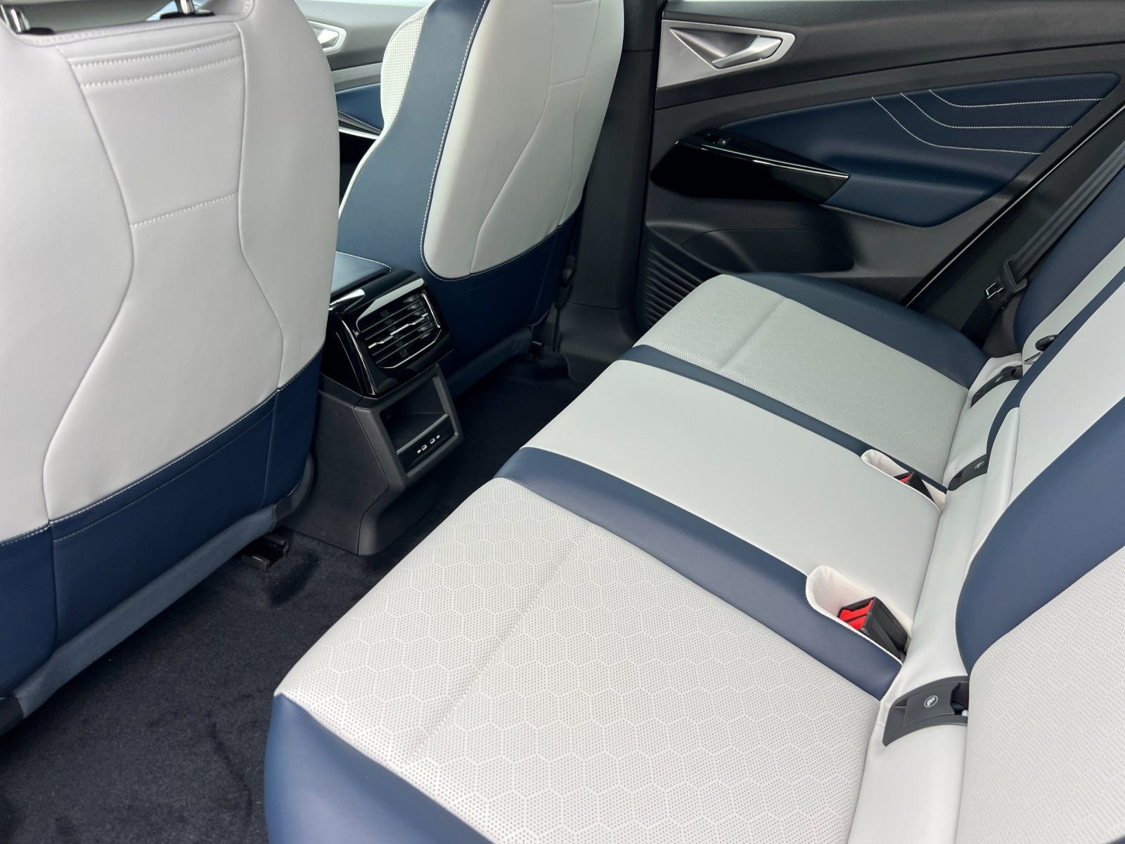2026 Volkswagen ID.4 PRO S - Photo 11