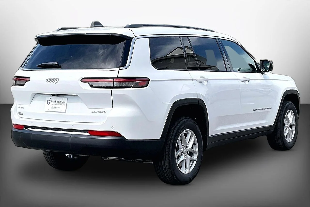 New 2026 Bright White Clearcoat Jeep Laredo X image 8