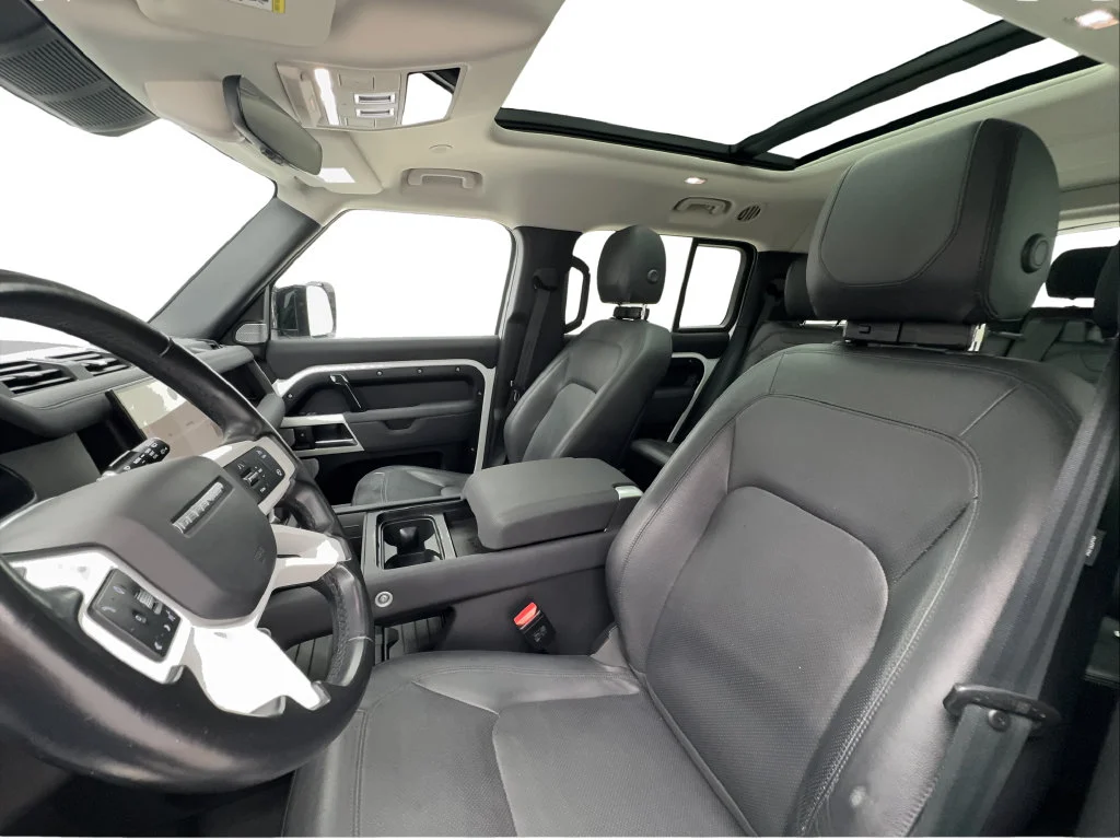 Used 2023 White Land Rover SE image 20