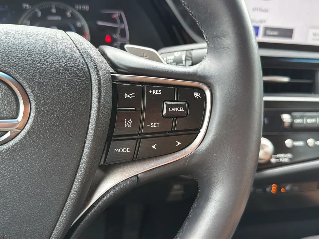 Used 2024 White Lexus 350 image 38