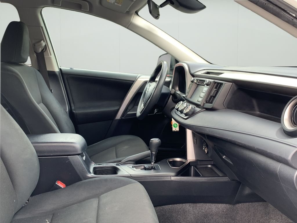 2017 Toyota RAV4 LE - Photo 36