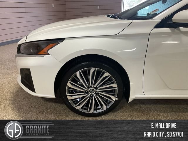 2025 Nissan Altima SL - Photo 12