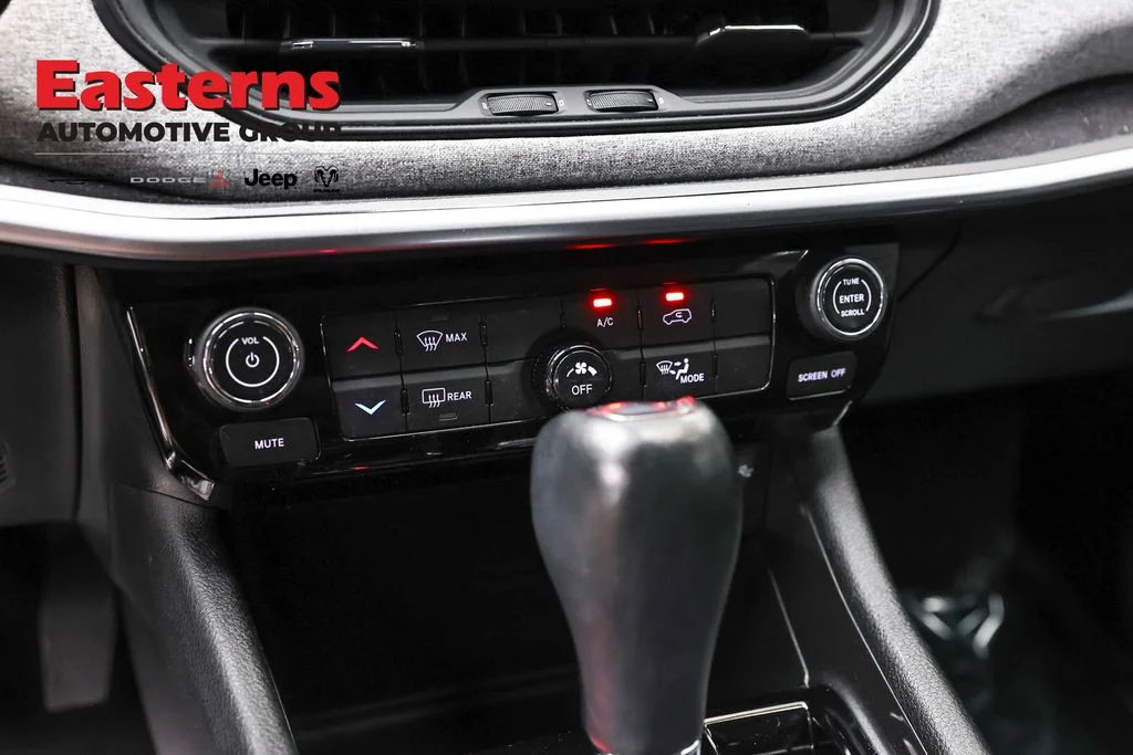 Certified Used 2022 Black Jeep Latitude image 19