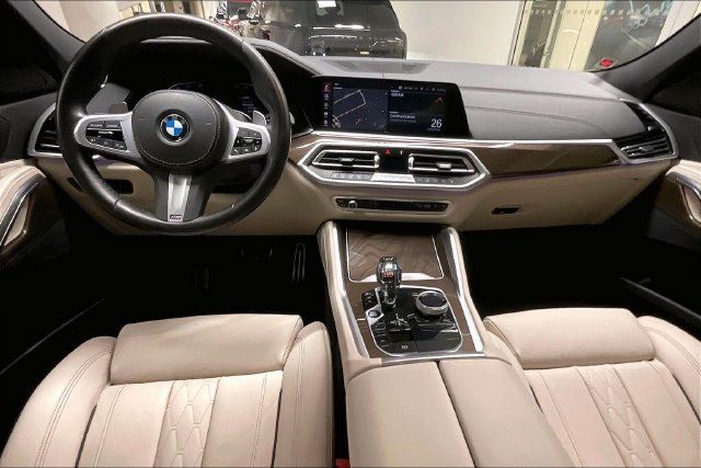 Used 2022 White BMW xDrive40i image 17