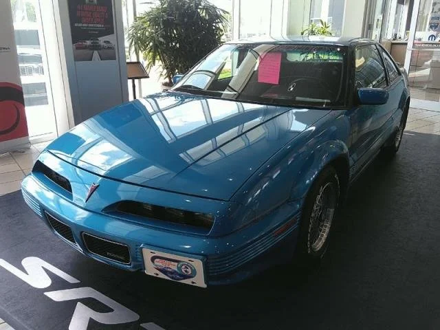 Used 1992 Blue Pontiac SE Richard Petty Edition image 2