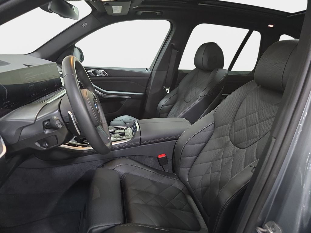 Used 2026 Skyscraper Grey Metallic BMW xDrive40i image 17
