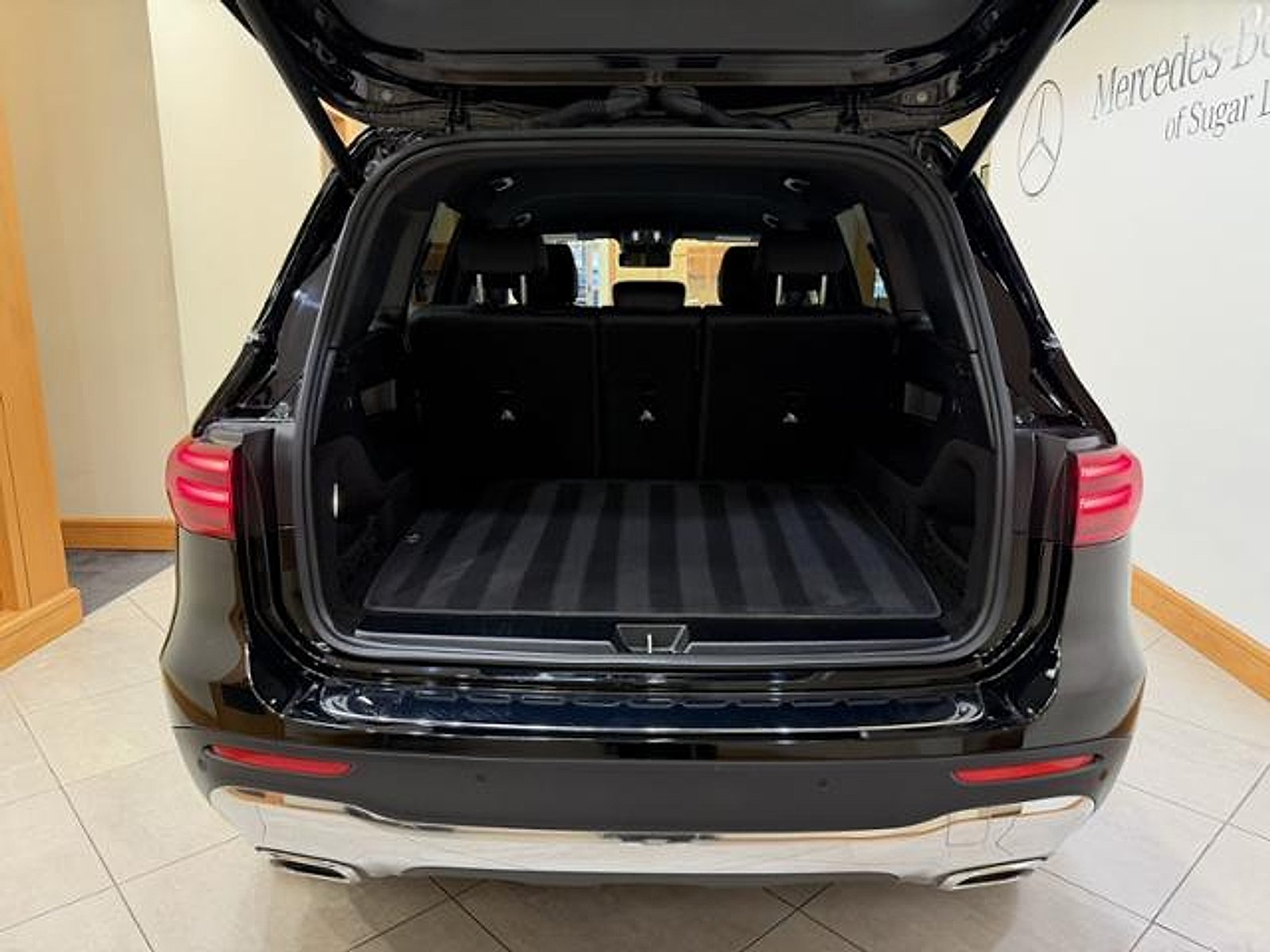Certified Used 2025 Night Black Mercedes-Benz  image 21
