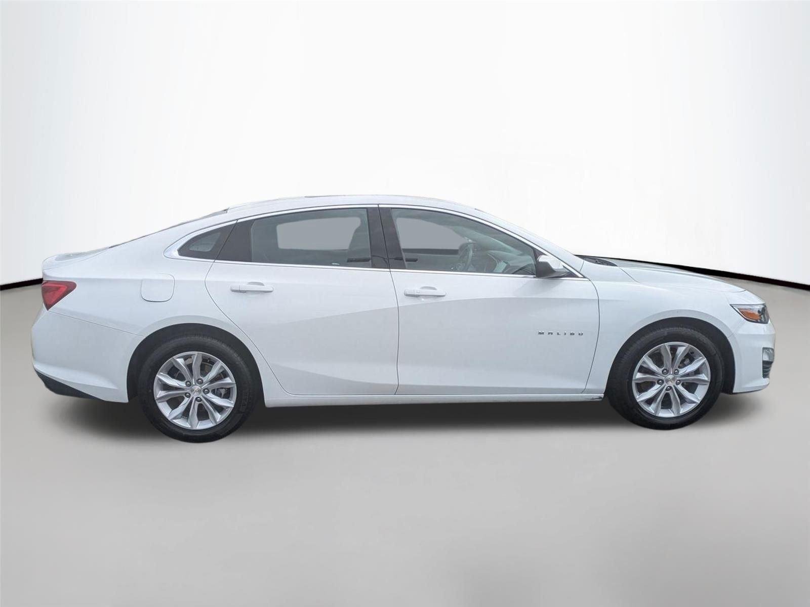 Used 2024 Summit White Chevrolet LT image 5