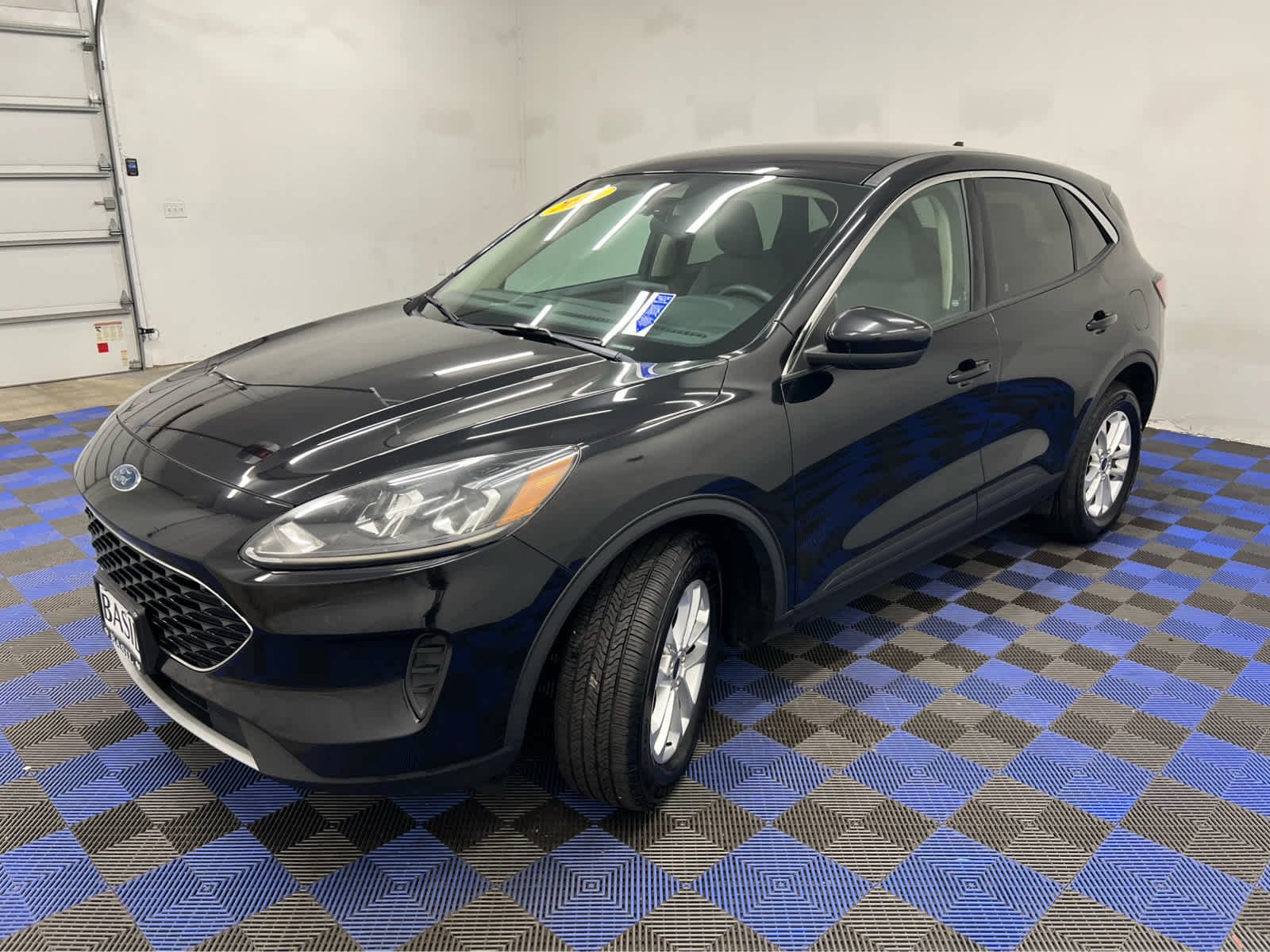 Used 2020 Agate Black Ford SE image 3