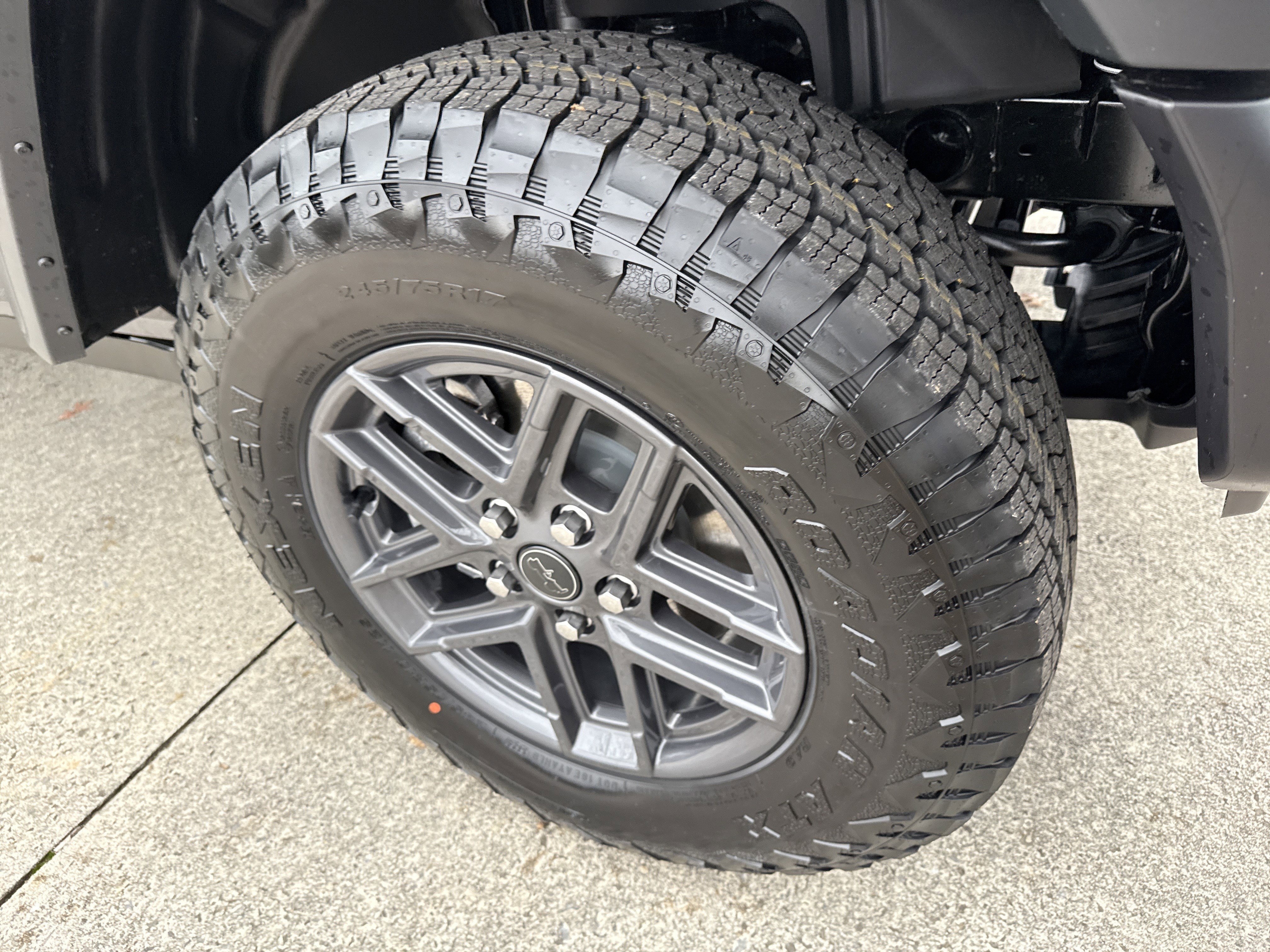 New 2026 Granite Crystal Metallic Clearcoat Jeep Sport S image 14
