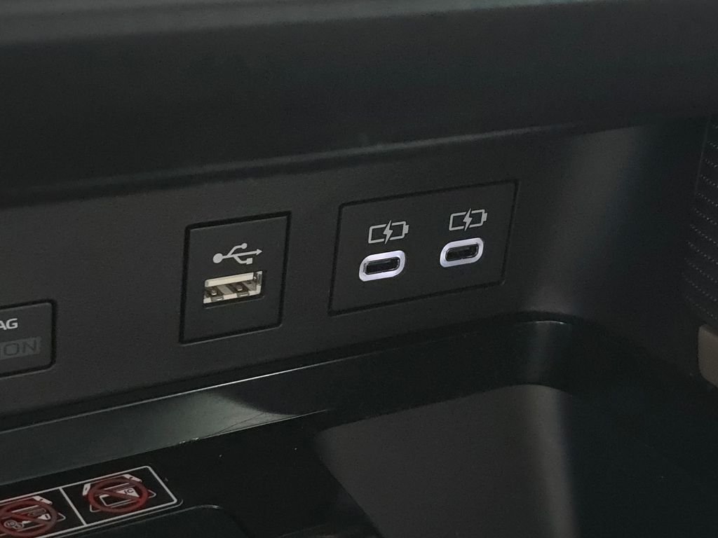 Used 2025  Toyota SE image 34