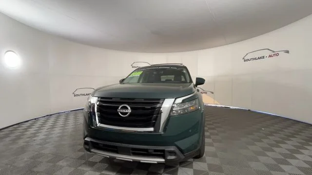 Used 2025 Black Nissan SL image 4