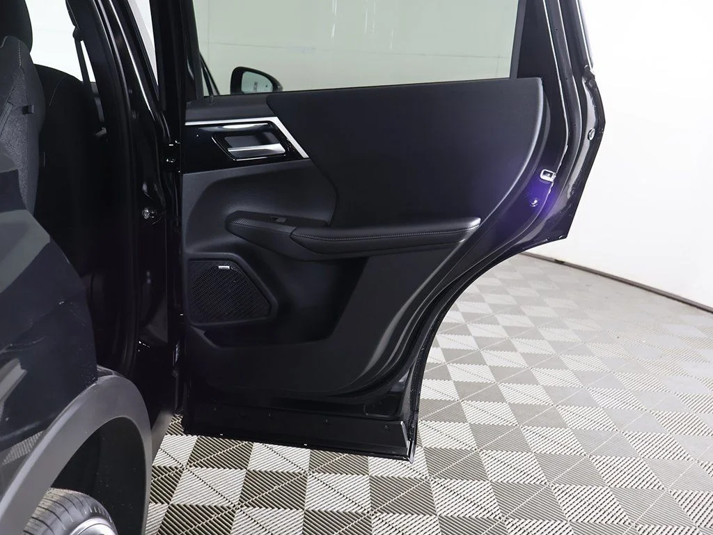 New 2026 Black Mitsubishi ES image 24