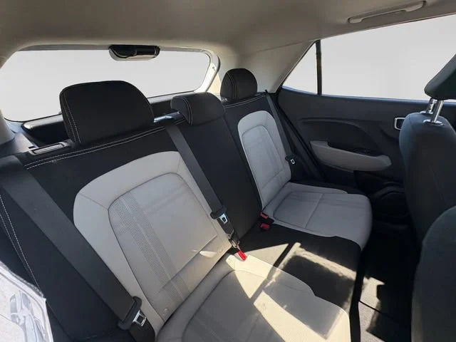 Used 2025 Lunar White Hyundai SEL image 28