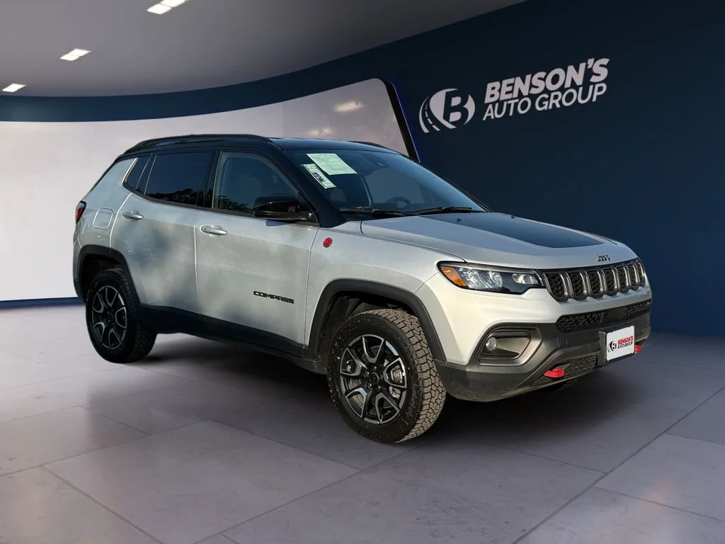 Used 2025 Silver Jeep Trailhawk image 7