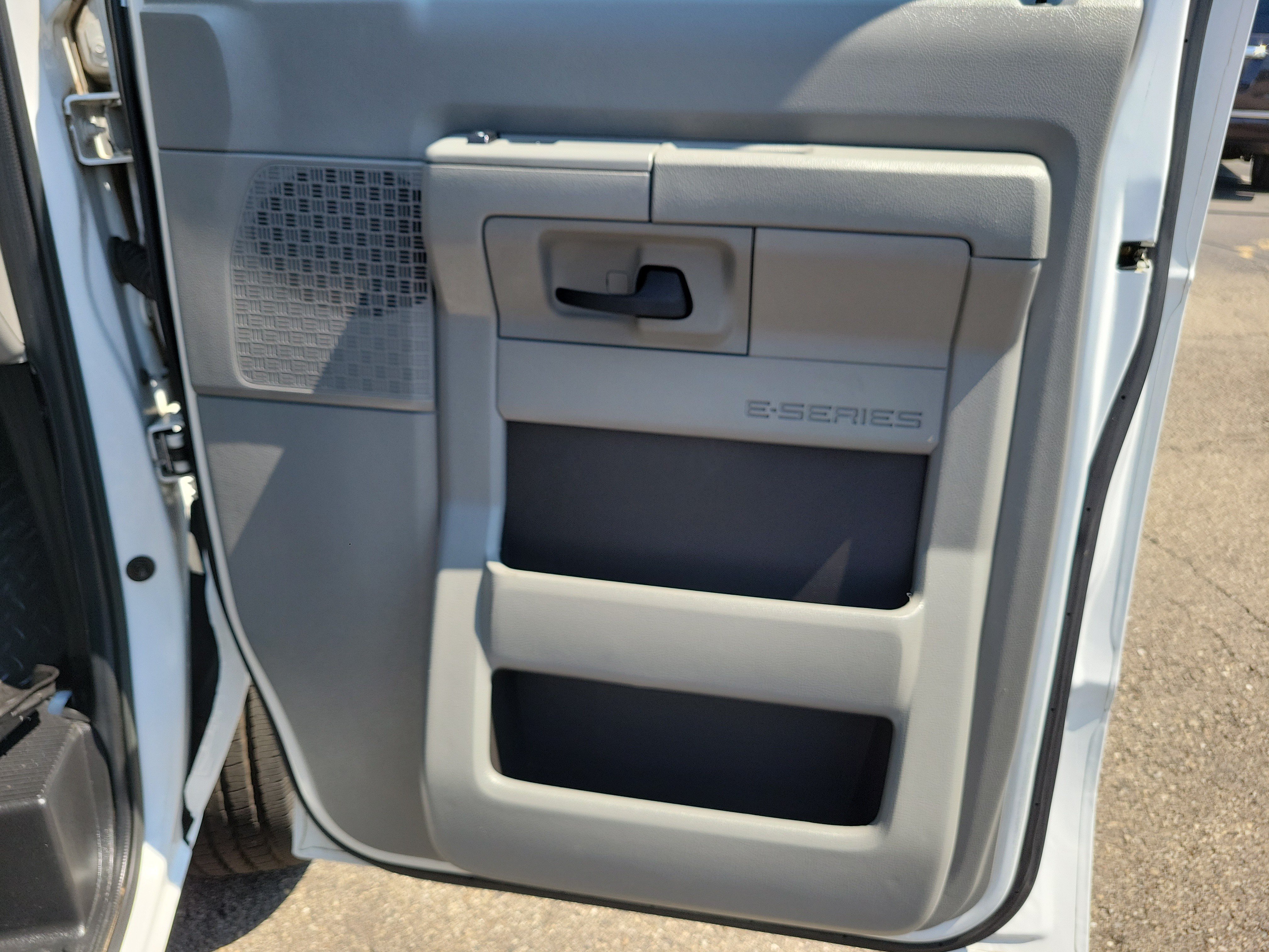 Used 2014  Ford XL image 14