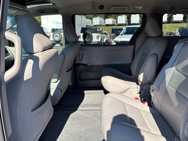 Used 2015 Black Toyota XLE image 25