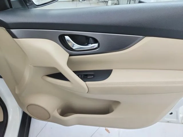 Used 2016 White Nissan SV image 37